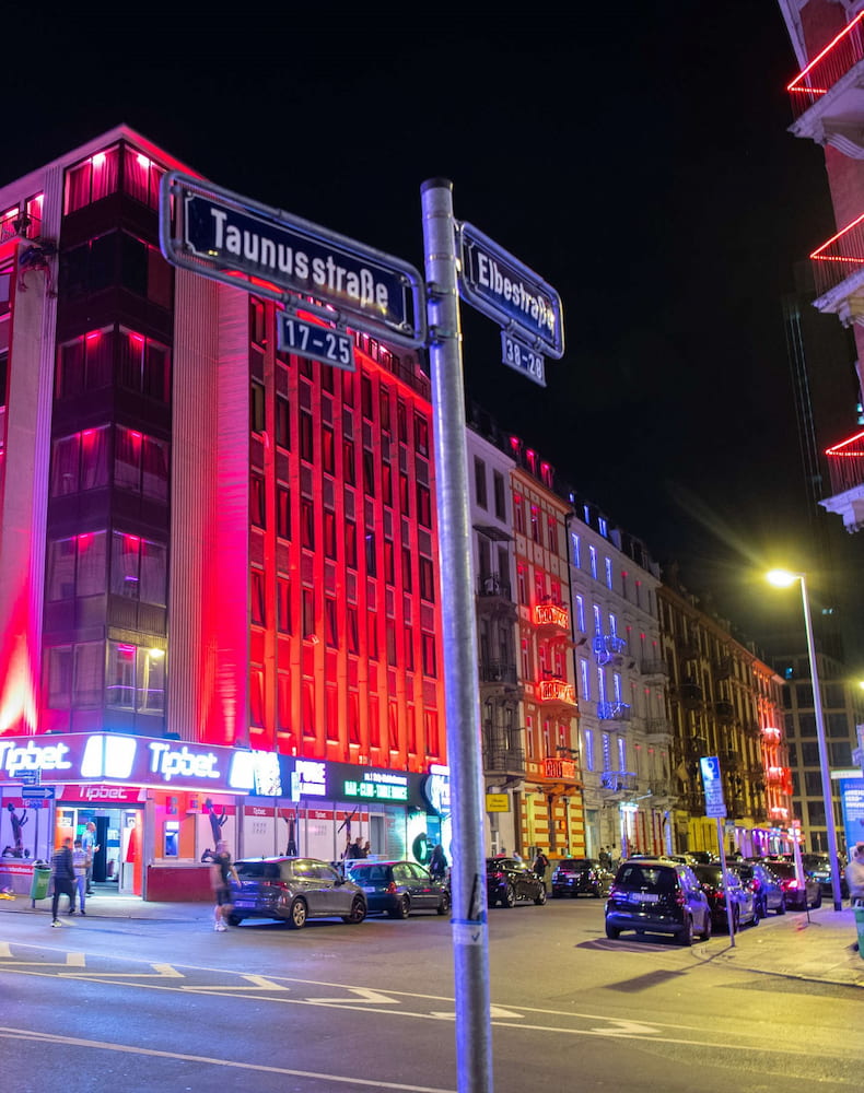 Vita notturna del quartiere della stazione