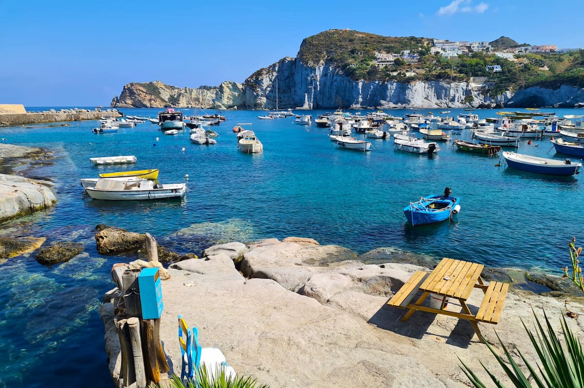 Spiaggia di Cala Feola, Italia